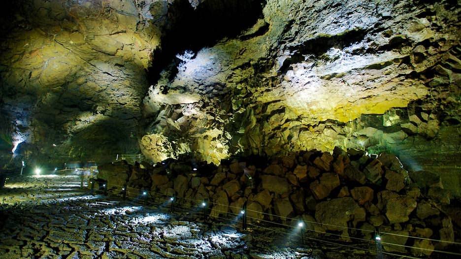 Manjang Cave
